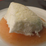 トラットリア 29 - 【‘13.6.29イベント】 「お酒を愛する人のためのグラッパのムース」：鮮やかなグラッパの香りが花開いく、ふんわりと皿に横たわった、まさにカクテル！