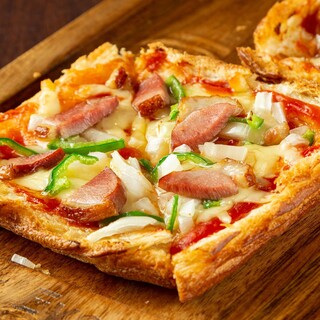 〈名物〉サクサク食感の特性クロワッサンピザ♪