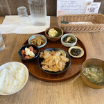 食堂シノノメ - きょうの定食 ご飯、汁物付き