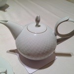 マイセン カフェ - 2013年7月今日のポットは前回と違う、シャープな感じの白いポット＾＾