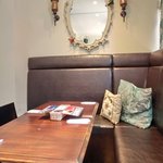 ヴィアート - ≪'13/06/27撮影≫店内のテーブル席の風景です