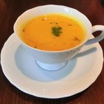 ヴィアート - ≪'13/06/27撮影≫木戸シェフ自慢 本日のスペシャリテ 1000円 の鹿児島産パンプキンのポタージュ
