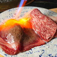 特選サーロインの炙り肉のお寿司（2貫）