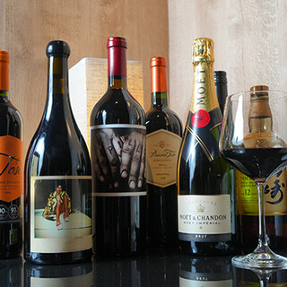 焼肉の味わいを引き立てる美酒を厳選。ノンアルコールも充実