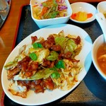 北京料理 方庄 - 2023年3月1日(水) 回鍋肉定食 880円 ﾗｲｽ·ｽｰﾌﾟ·ｻﾗﾀﾞ·杏仁豆腐付き