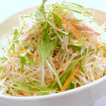 Sumibiyakiniku Hibachi - 大根と水菜のサラダ