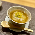 丸新 - ⑪金目鯛の蕪蒸し
      〜先ほどの椀物と違ってかなり濃い味わいに仕上げられた蕪蒸しは好きだな〜。