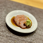 丸新 - ⑧甘海老、頭殻スープ
      〜「良い甘海老が入りましたよ」とちょっとした酒の肴をだして頂きます。この頭殻の濃厚なスープが絶品♫