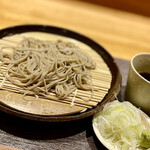 丸新 - ⑮手打ち蕎麦
      〜ご主人曰く「蕎麦は切り方、エッジで風味が変わります」。確かにそうだな〜と納得してしまう。