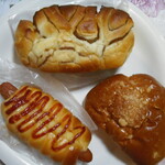 ドンク - 料理写真:ふんわりメープルミルフィーユ　とちおとめジャムパン　あらびきウィンナーロール