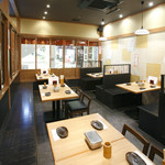 串カツ　しろたや - 宴会も可能な広々とした店内！