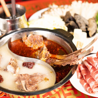 Plenty of vegetables and meat! I recommend "Medicinal Food Hot pot