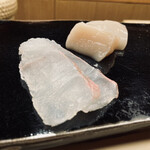 日本橋蛎殻町 すぎた - 平目（青森），帆立（野付）