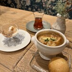 Le coffret - 牛すじ入りのオニオングラタンスープ