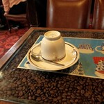 珈琲亭 ルアン - 初めにカップが置かれます。
