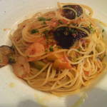 イタリア食堂 ILmano - 小海老とブロッコリー、茄子のピリ辛トマトソースパスタ