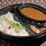 ジパングカリーカフェ 和風カレー HiGE BozZ - トロスジキムチーズカレーの具乗せ前