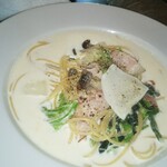 窯右衛門 - 白菜とベーコンのクリームスープパスタ。