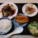 ニコニコ亭 - 料理写真:令和5年3月
今日のサービスランチ 780円
ハンバーグ酢豚、激旨とろいわしフライ2匹、最近人気の朝引き地鶏たたきサラダ、鶏白湯わんこニラ玉そば、ライス