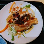 ニコニコ亭 - 朝引き地鶏たたきサラダ
