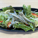 和食レストランとんでん - きびなごサラダ　４４０円　(2023/02)