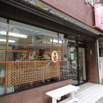 ラ・リューシェ - 等々力通り沿いにあります。