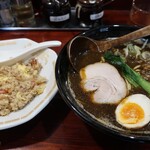 麺処 田ぶし - 黒胡麻ブラック担々麺と半炒飯