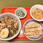 台北餃子 西荻窪張記 - ランチ魯肉飯と名物鍋貼鉄棒餃子（1080円）
