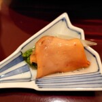 銀座 しのはら - （扇子の器）赤貝と？と？の酢の物