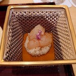 銀座 しのはら - （別盛）紹興酒のタレに漬けた牡丹海老、下に雲丹のソース