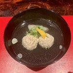 賛否両論 - ・お椀
      鶏つくねと聖護院大根のお吸い物
      