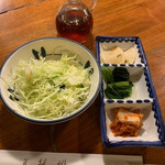 Bodaiju - ロースかつ定食　1,780円　に付いてくるサラダと漬物（お代わり自由）