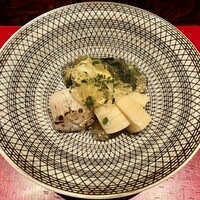 賛否両論 - ・先付け
                    若竹と帆立とワカメ　木の芽のジュレがけ