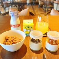 日本料理 by ザ・リッツ・カールトン日光 - 牛乳、レモン牛乳、リンゴジュース、シリアル、パンナコッタ2種