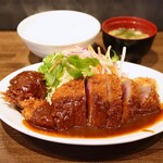 洋食の朝日 - ビフカツ(1,700円)
      クリームコロッケ追加(+250円)