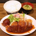 洋食の朝日 - ビフカツ(1,700円)
      クリームコロッケ追加(+250円)