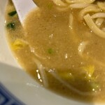 東京タンメン トナリ 稲毛山王店 - スープは濃厚鶏出汁