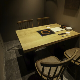 接待や会食、デートなどに最適な個室をご用意しております