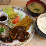 洋食の店　ぺいざん - ぺいざん（おすすめセット・800円） …ハンバーグとヒレ串カツのセット