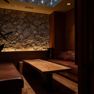 2～6名様までご利用可能な完全個室（VIPルーム）※別途使用料を頂戴いたします。