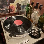 サルブロ - 店内はレコードを中心として音楽をかけさせて頂いております。