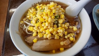 Dosanko - 醤油ラーメン（コーン増し）