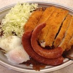 カレーのチャンピオン - ウインナーチャンピオンカレー+チキンカツ+ルー増量+温泉たまご