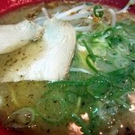 麺えもん - パイタンラーメン、焼ガラを使ったスープ、にんのくがきつい・・・