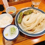 手打ちうどん 上を向いて - 