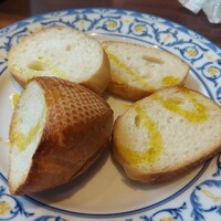 ミゲル フアニ 新宿タカシマヤ タイムズスクエア店 - パン２人前