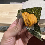 鮨 富海 - トロたくのうに手巻き。