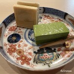 Uramachi Shihan - Roasted Green Tea Ice Cream Monaka with Light and Dark Tea Mousse