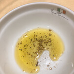 ガフーリオ - パンはオリーブオイルとブラックペッパーにつけるのが好きです！