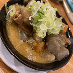 Yakitori Yakiton Oden Taishuu Sakaba Roppou Shinnosuke - お店のイチオシ、しんのすけの豚モツ煮